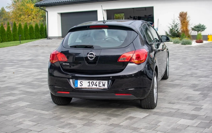 Opel Astra cena 28950 przebieg: 182550, rok produkcji 2010 z Nisko małe 781